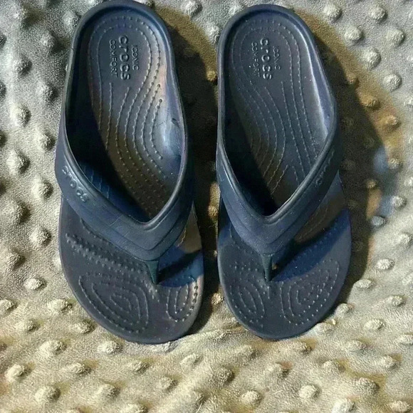 Boys Navy Blue Crocs Flip Flops, Size 12, New‎ - Picture 1 of 4